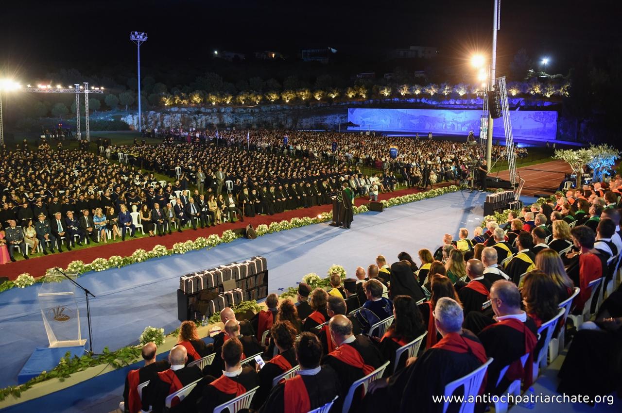 احتفالية البلمند بتخريج 1336 طالبا... يوحنا دعا إلى الصلاة لسلام لبنان واستقرار الشرق